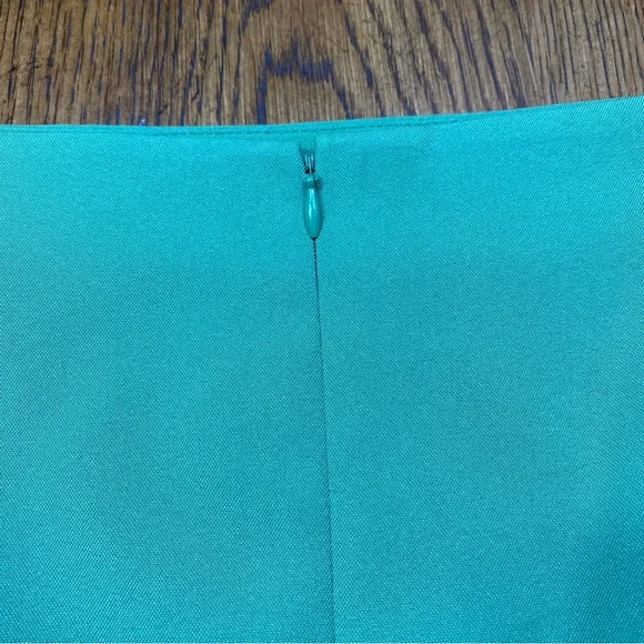 NWT JM Studio by John Meyer Sage / Green Stretch Pencil Skirt
Size 14 - Picture 6 of 9